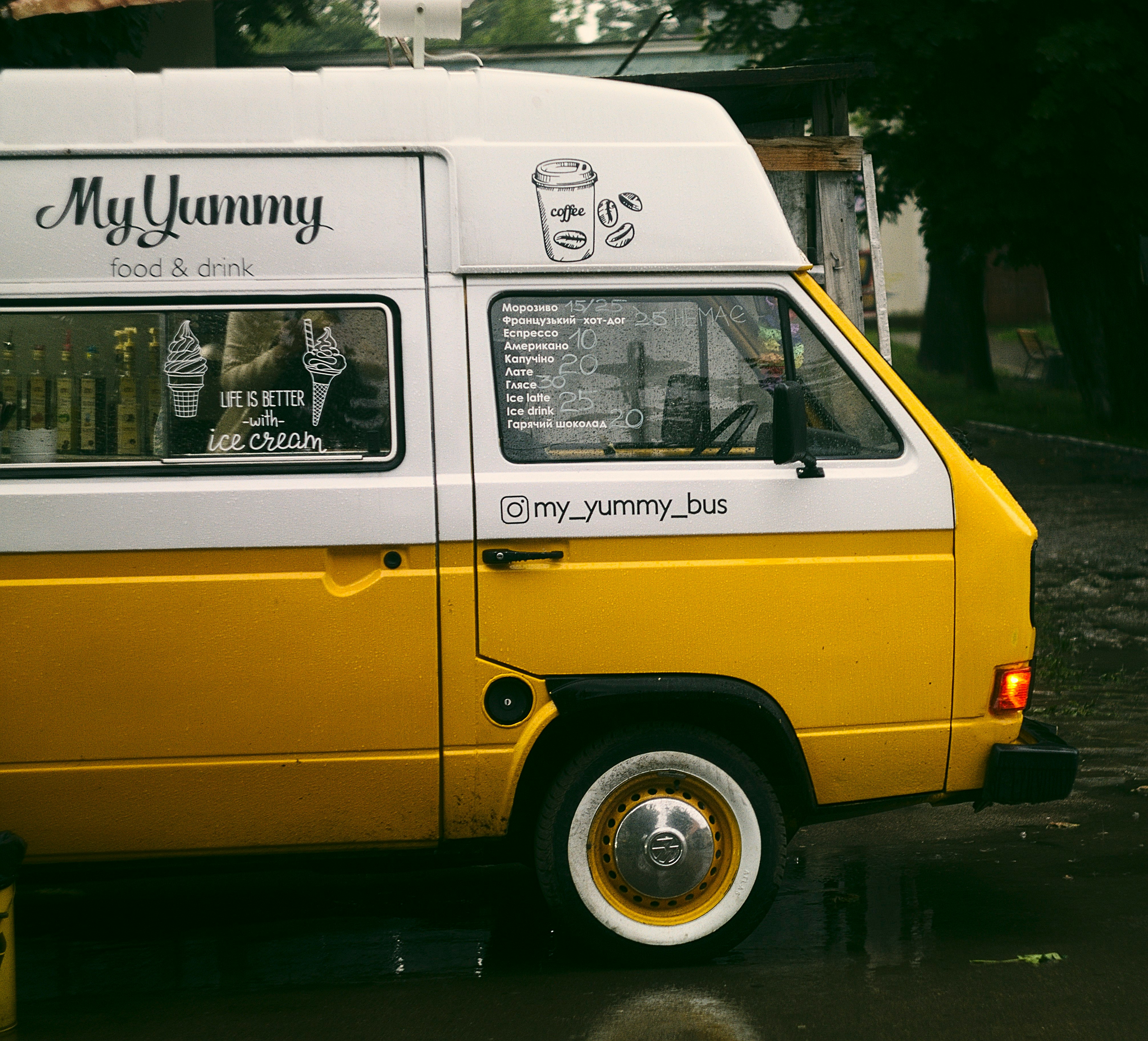 close-up photo of white and yellow food truck